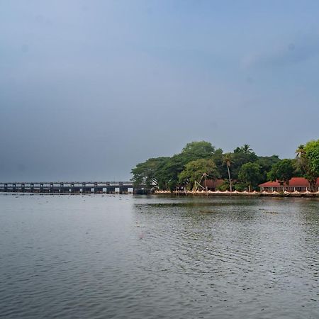 Ktdc Kumarakom Gateway Resort Alappuzha Buitenkant foto